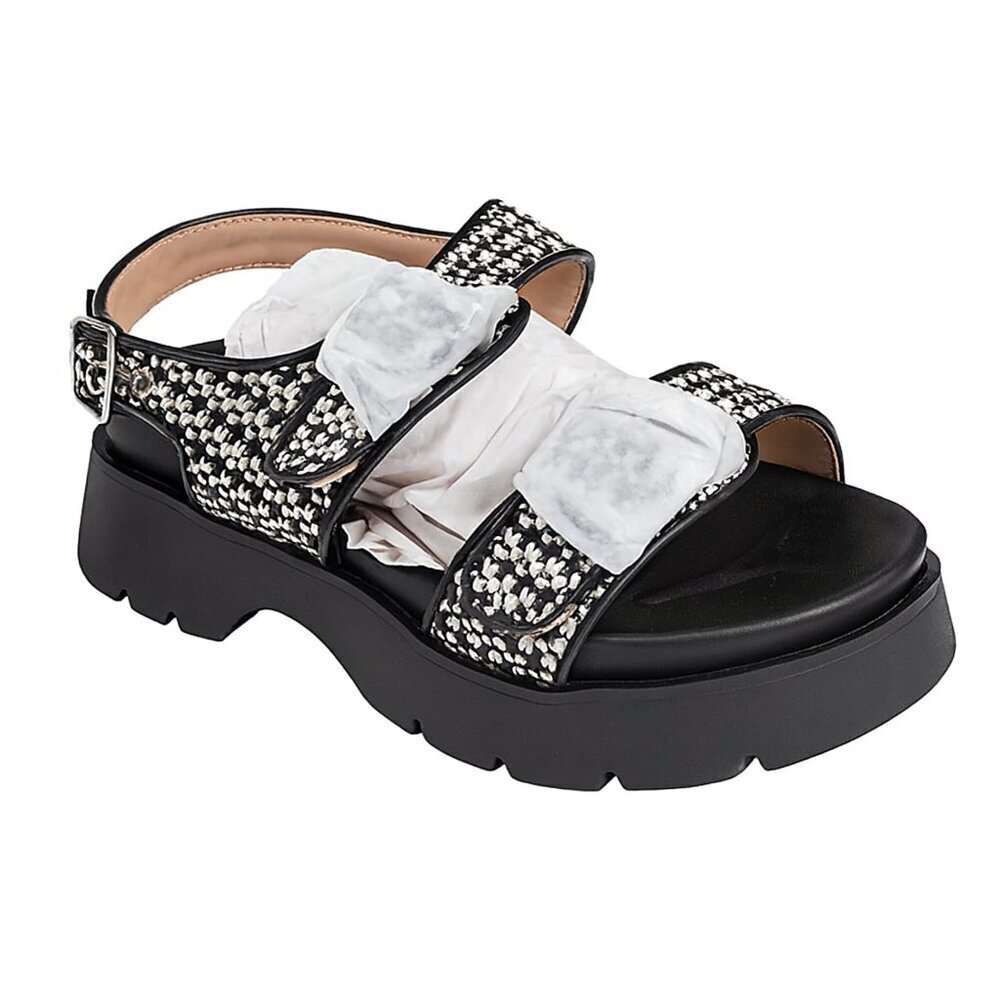 NIB Black & White Woven Sandals  Comfortable Sole  Size 7